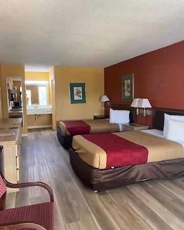 Orangeburg Inn & Suites Exterior photo