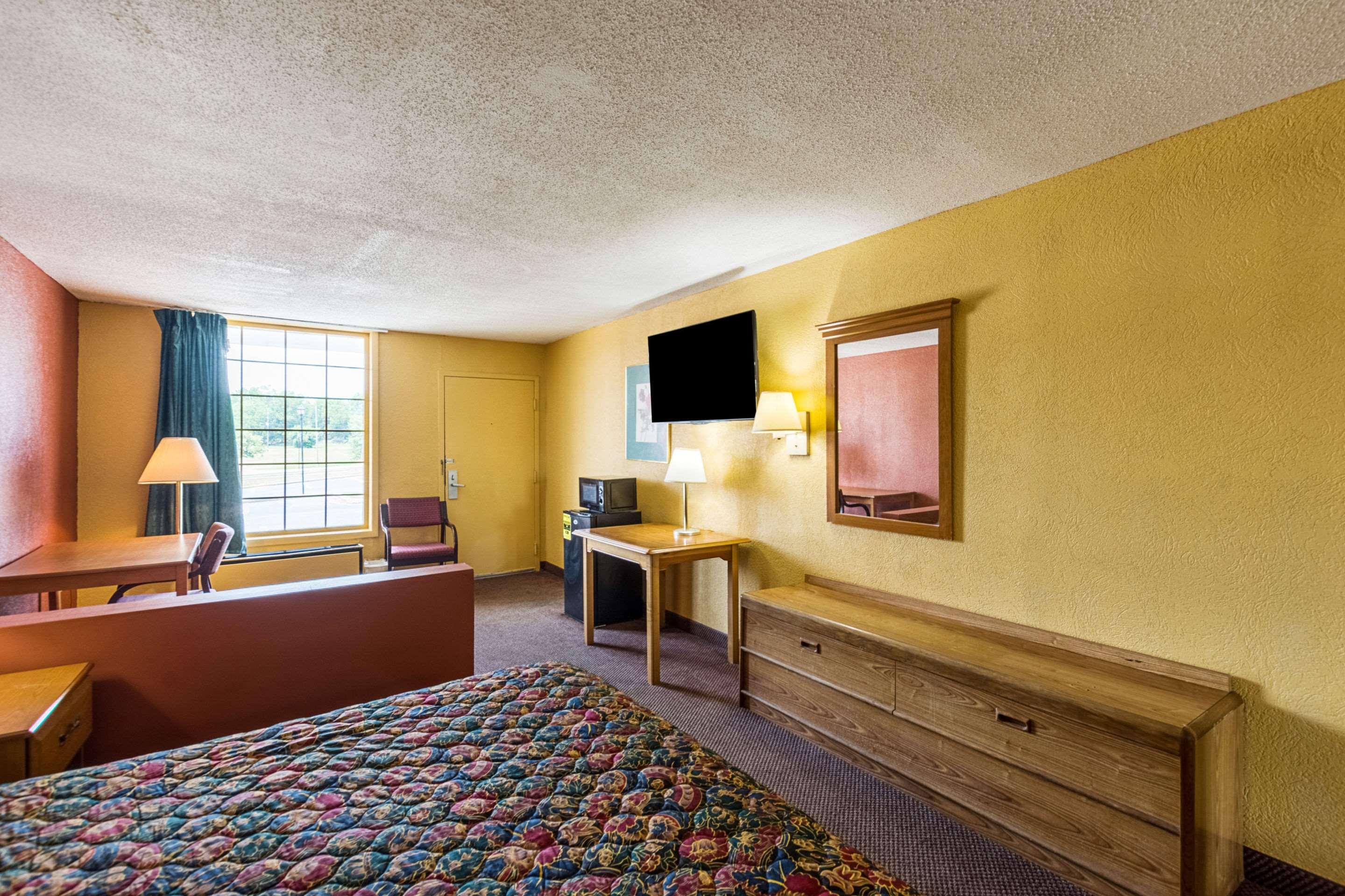 Orangeburg Inn & Suites Exterior photo