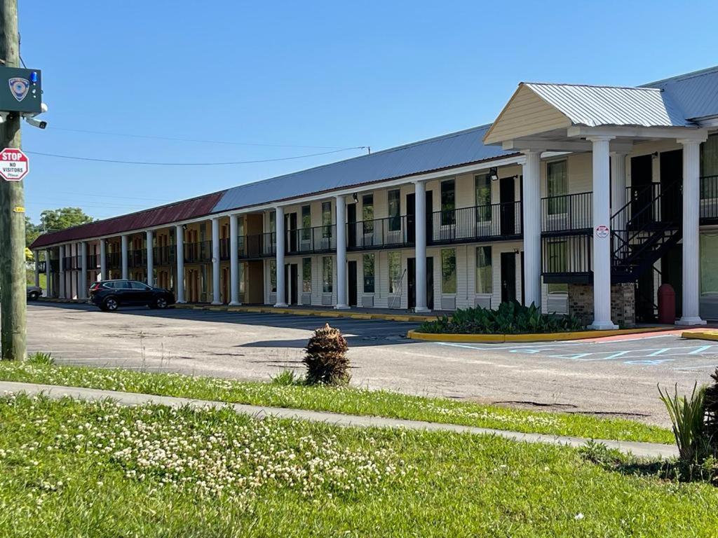 Orangeburg Inn & Suites Exterior photo